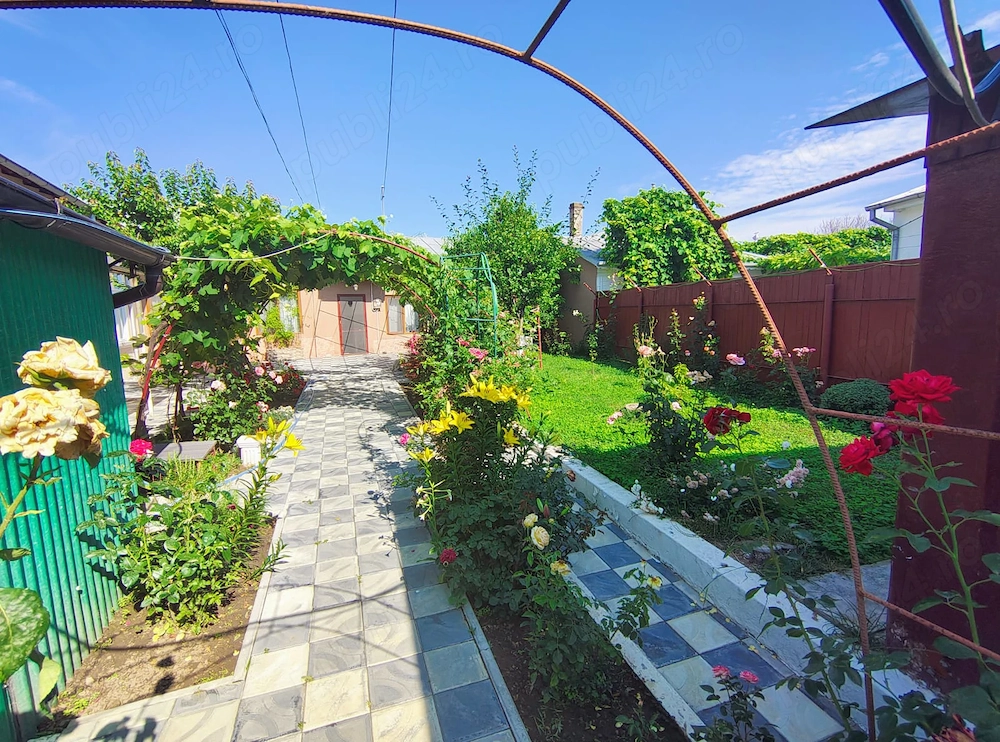 Casa de vanzare, 5 camere, ultracentral, 400 m de Piata Civica, teren 384 mp, full mobilat, toate ut