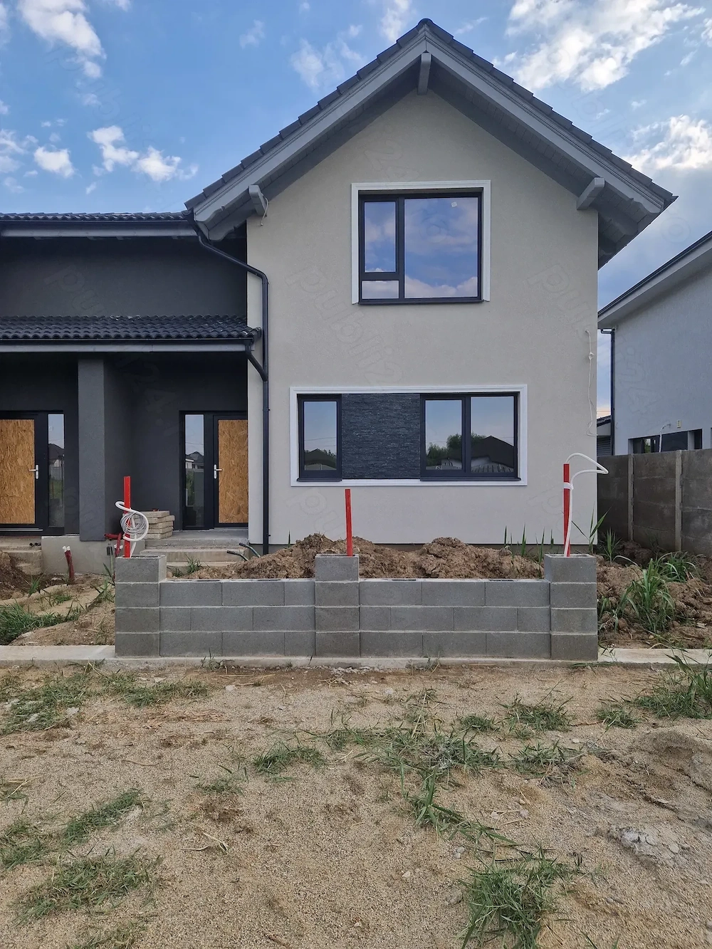 De vanzare jumatate de duplex P+M in Mosnita Noua