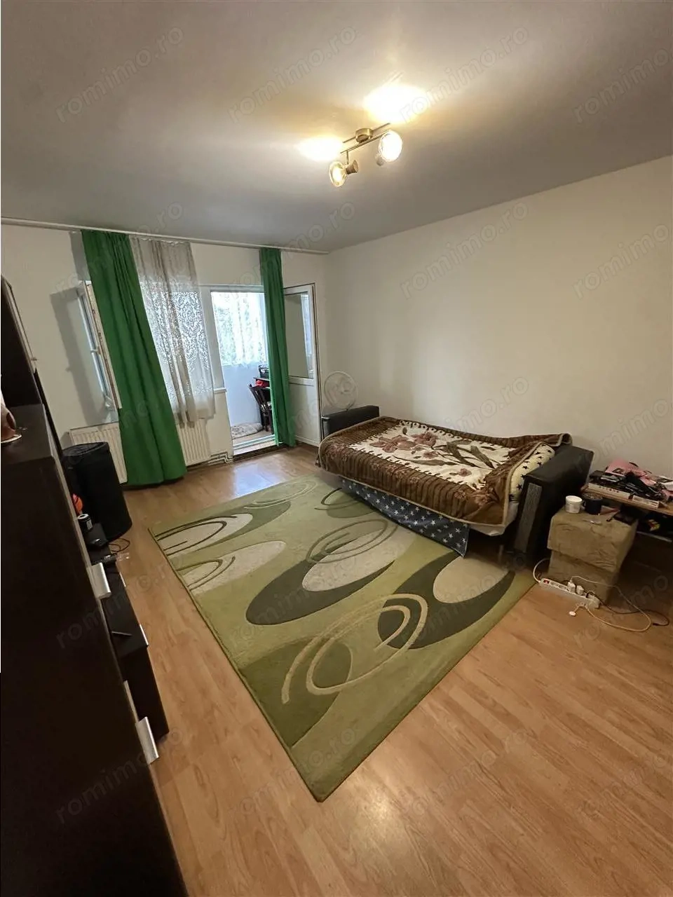 Decomandat cu 2 bai si 2 balcoane la etajul 1 bloc izolat