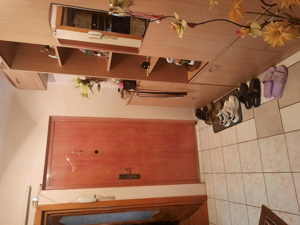Vind Apartament cu 2 camere, et4 Confort1 decomandat cu pod zona Radu Negru