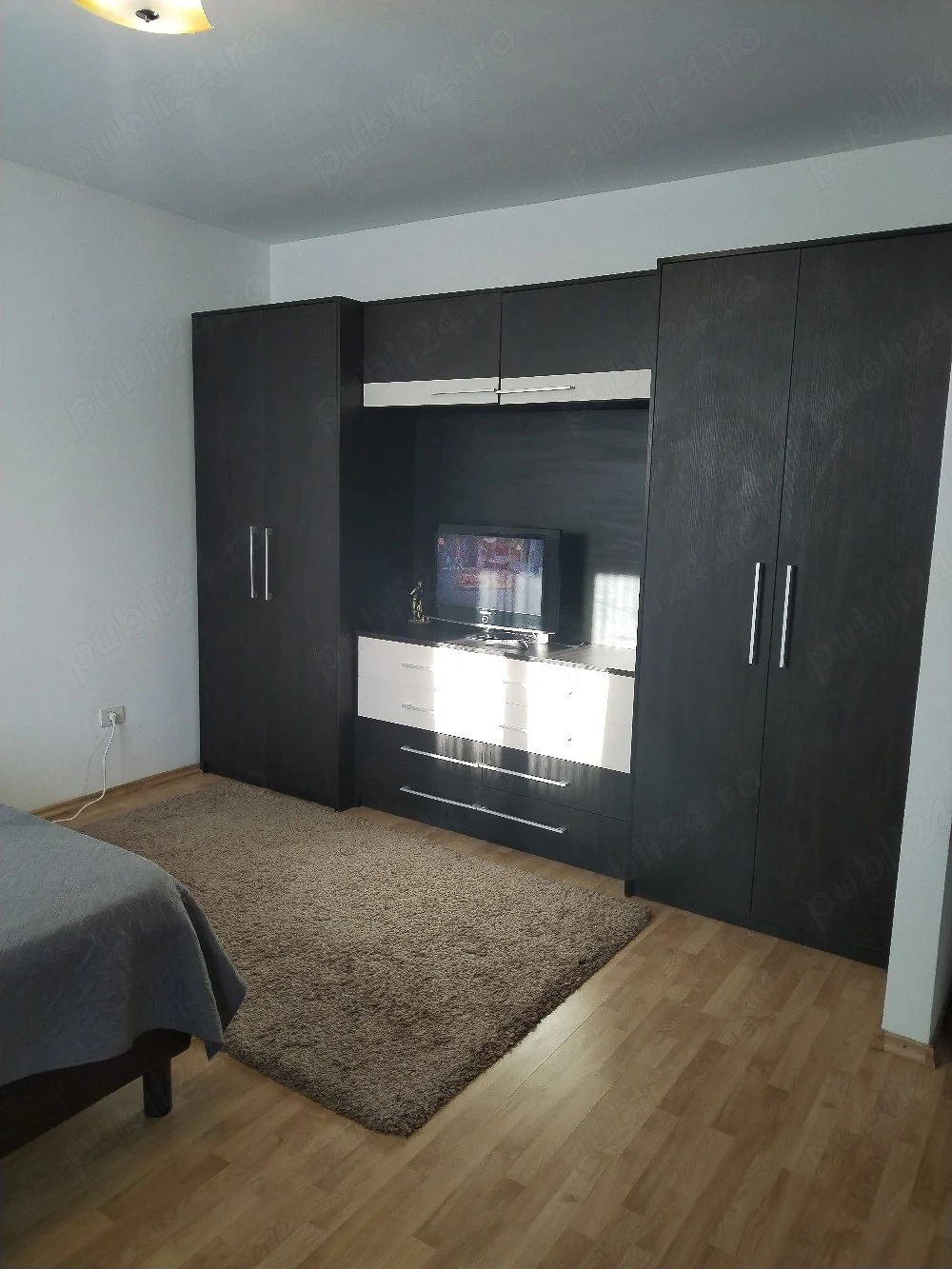 Garsoniera de închiriat