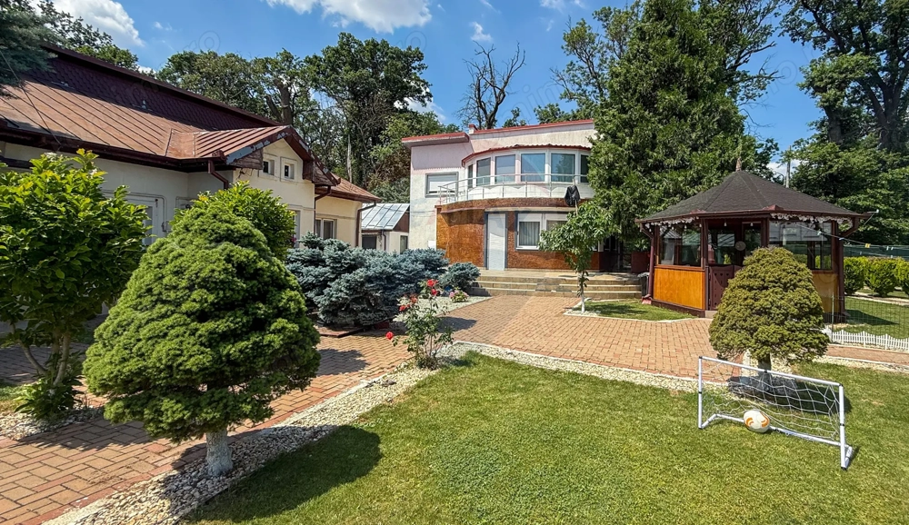 Ansamblu de două case + teren 1.200 mp - Mogoșoaia