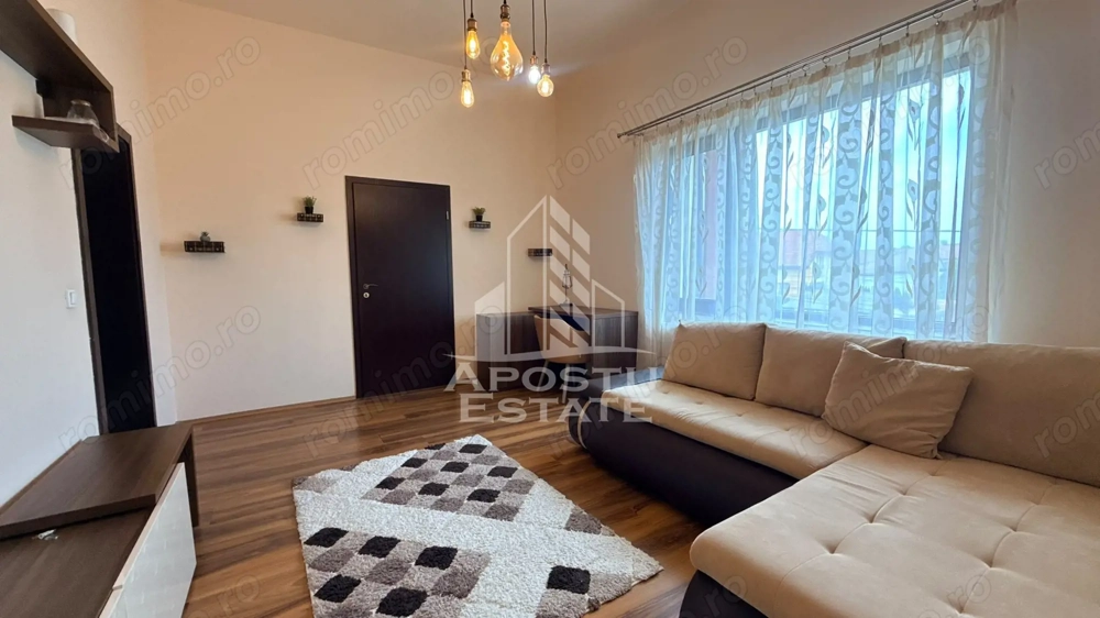 Mansarda inalta cu 2 camere de vanzare, loc de parcare, Dumbravita