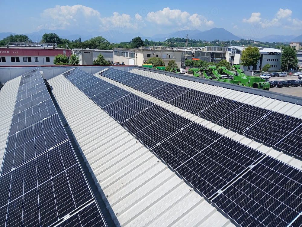 Angajez  4 muncitori montaj stuctura si panouri fotovoltaice in Italia
