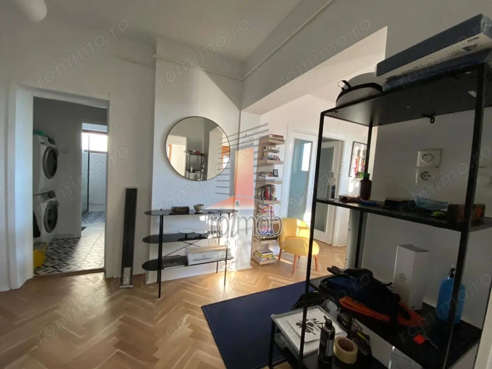 Apartament 2 camere, in vila, spatios, garaj, zona buna!
