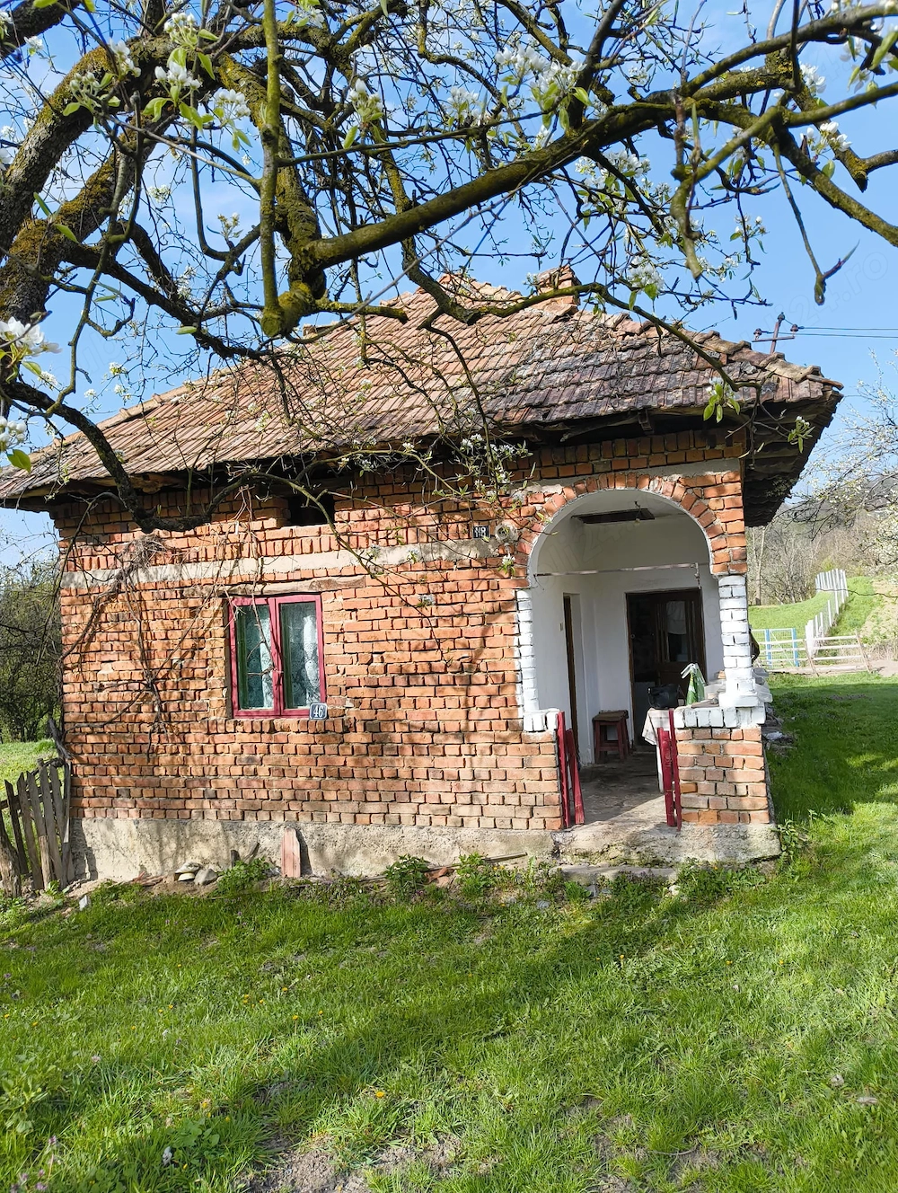 Casa de cărămidă + teren, sat Brătești comuna Albești la 25 de minute de Curtea de Argeș!