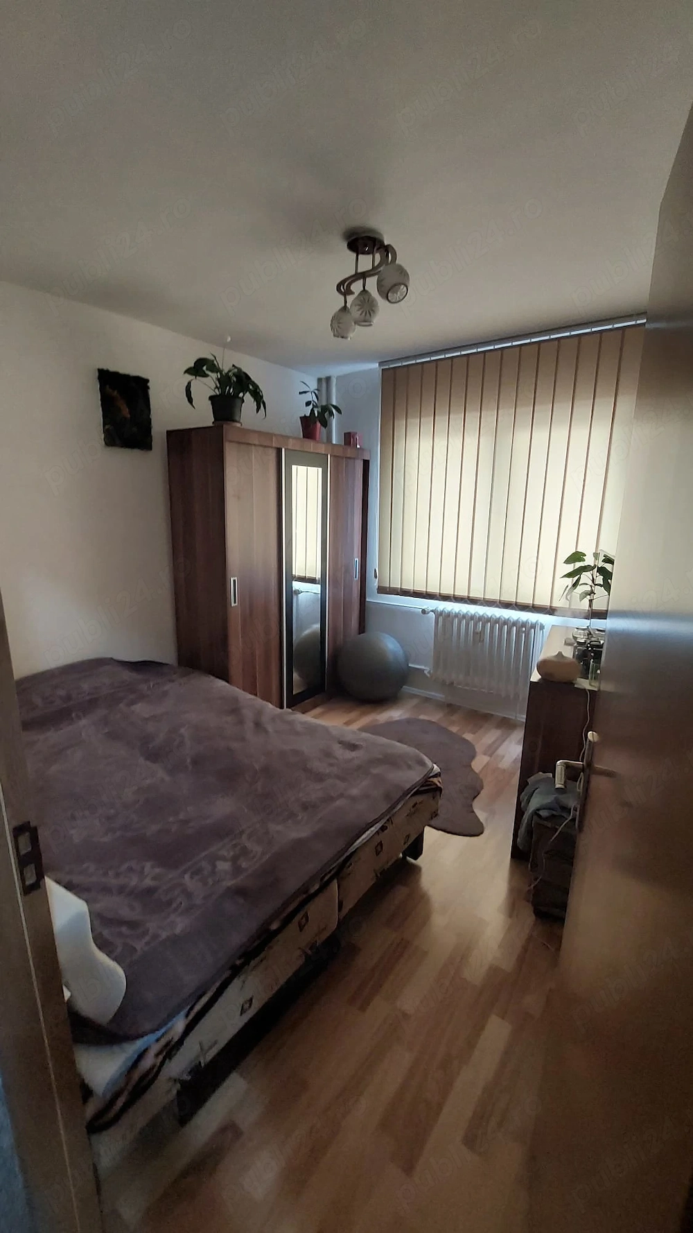 vand 2 camere zona Mc DONALDS pret de ocazie 140.000 euro etaj 2