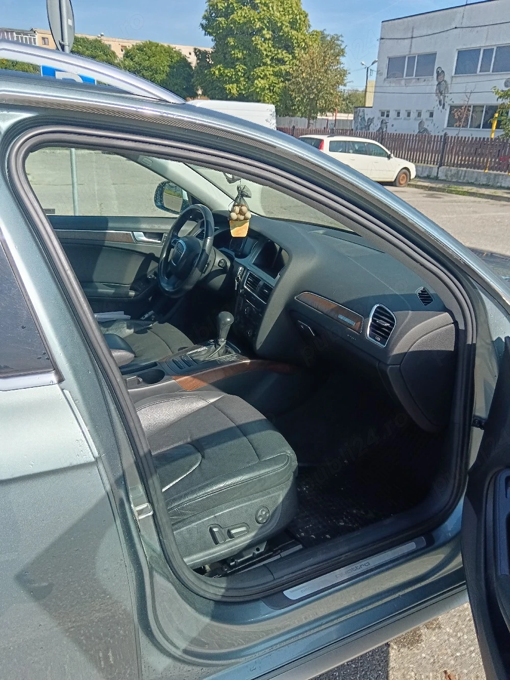Vând Audi A4 b8.benzina.