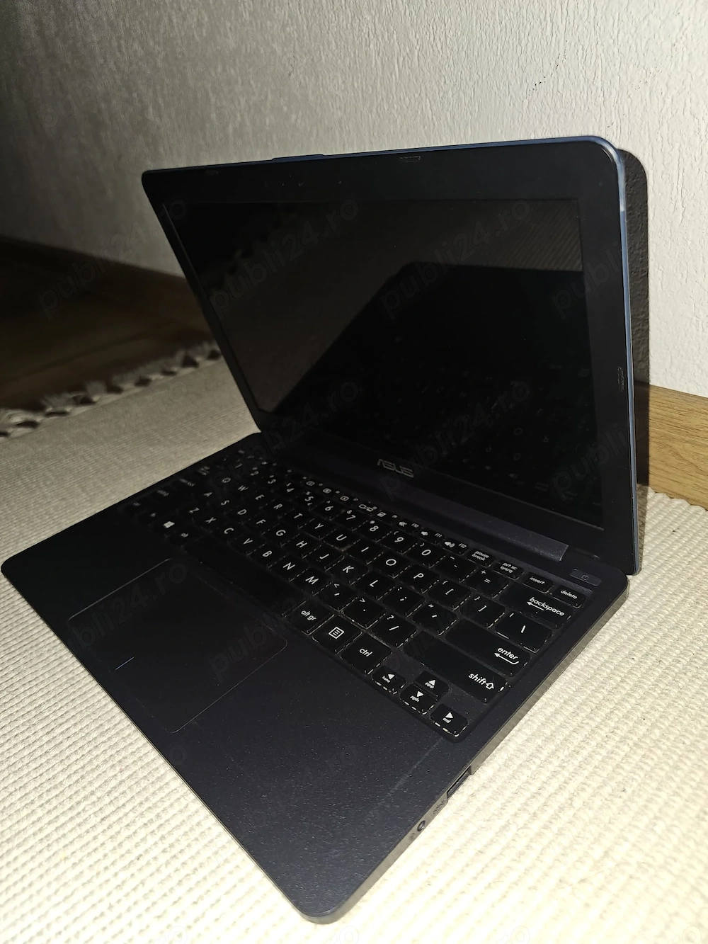 Mini Laptop ASUSTeK COMPUTER INC E203NA cu procesor Intel(R) Celeron(R) CPU N3350