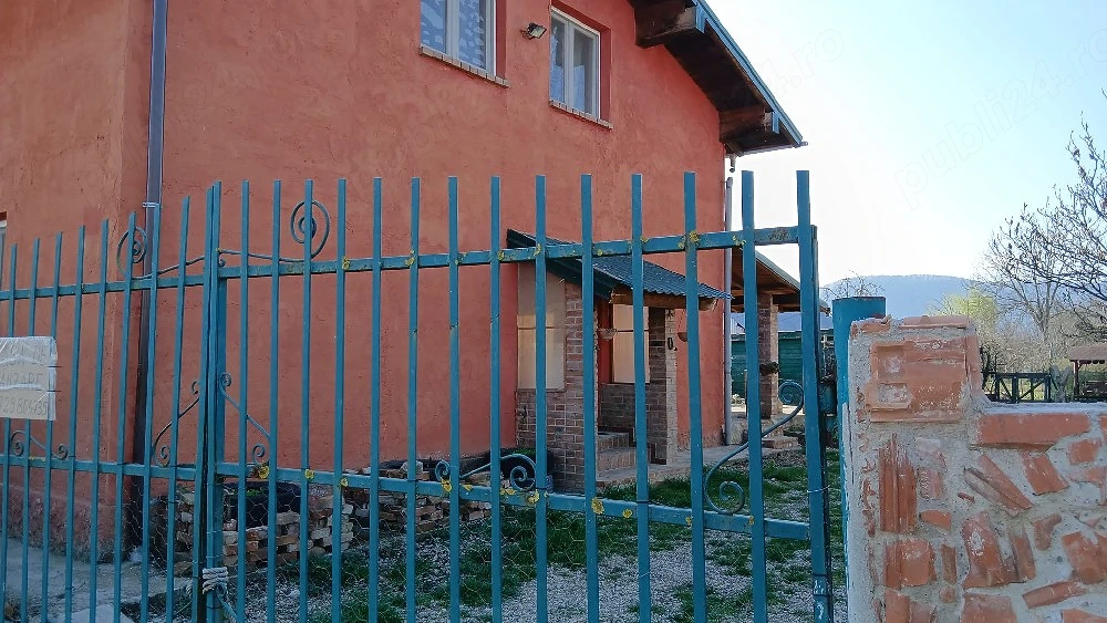 Vând casă 