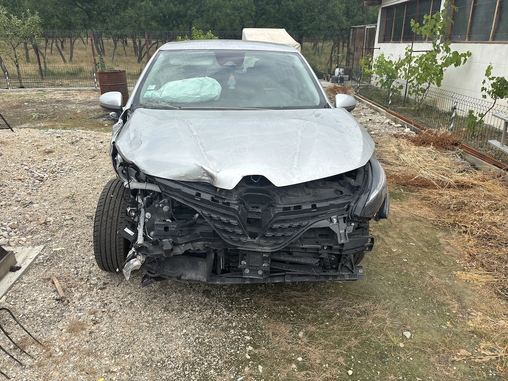 Renault clio avariat cu motor funcțional 1000 SCE