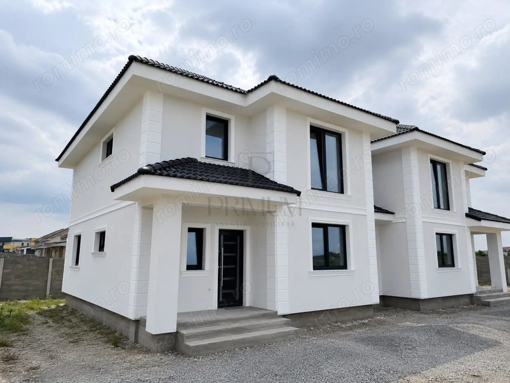 Duplex despartit prin C.T. - bucatarie inchisa - 130 mp utili