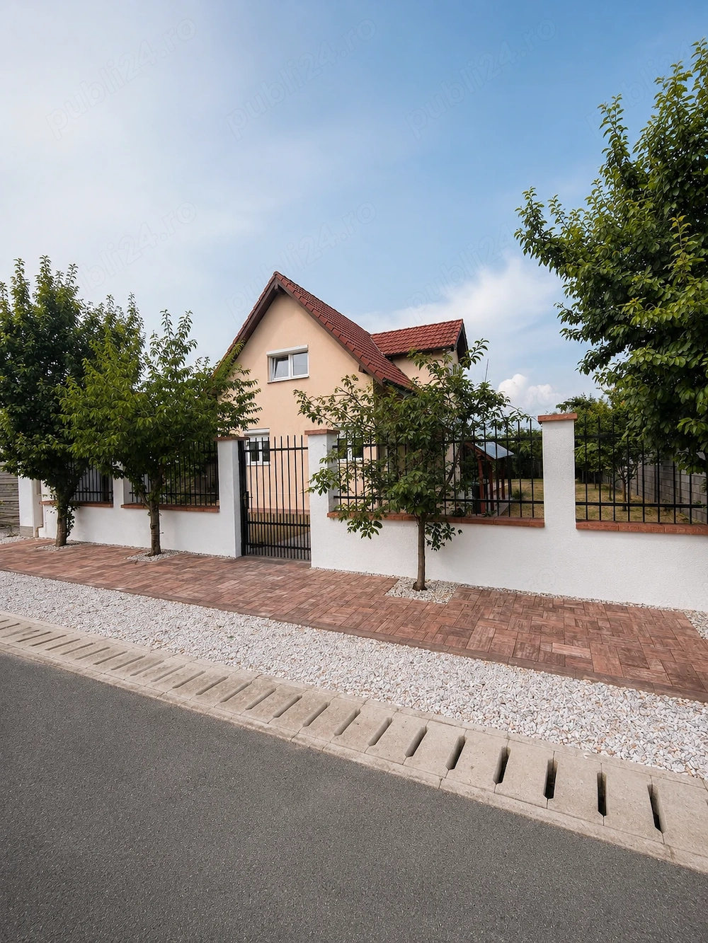 Proprietar vând casă individuală, 5 camere ,2 băi, teren 630 mp