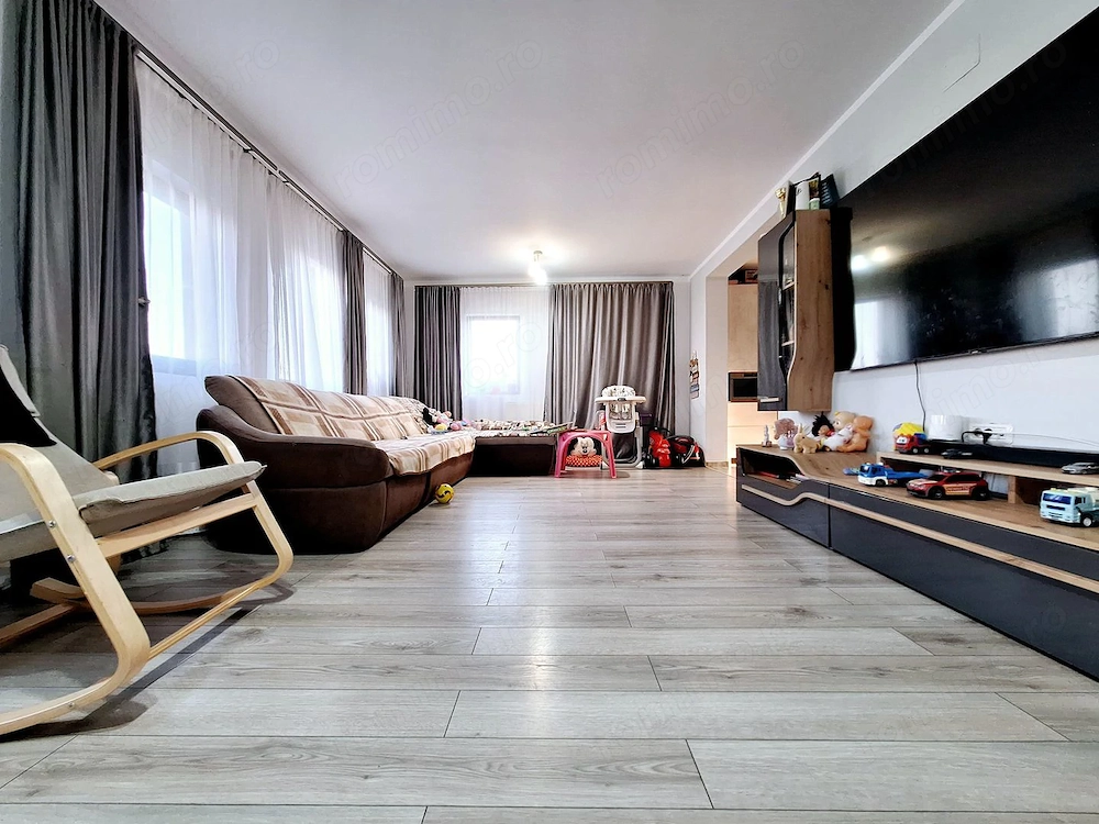 Casa Individuala.710 mp teren.Pe Parter.4 camere
