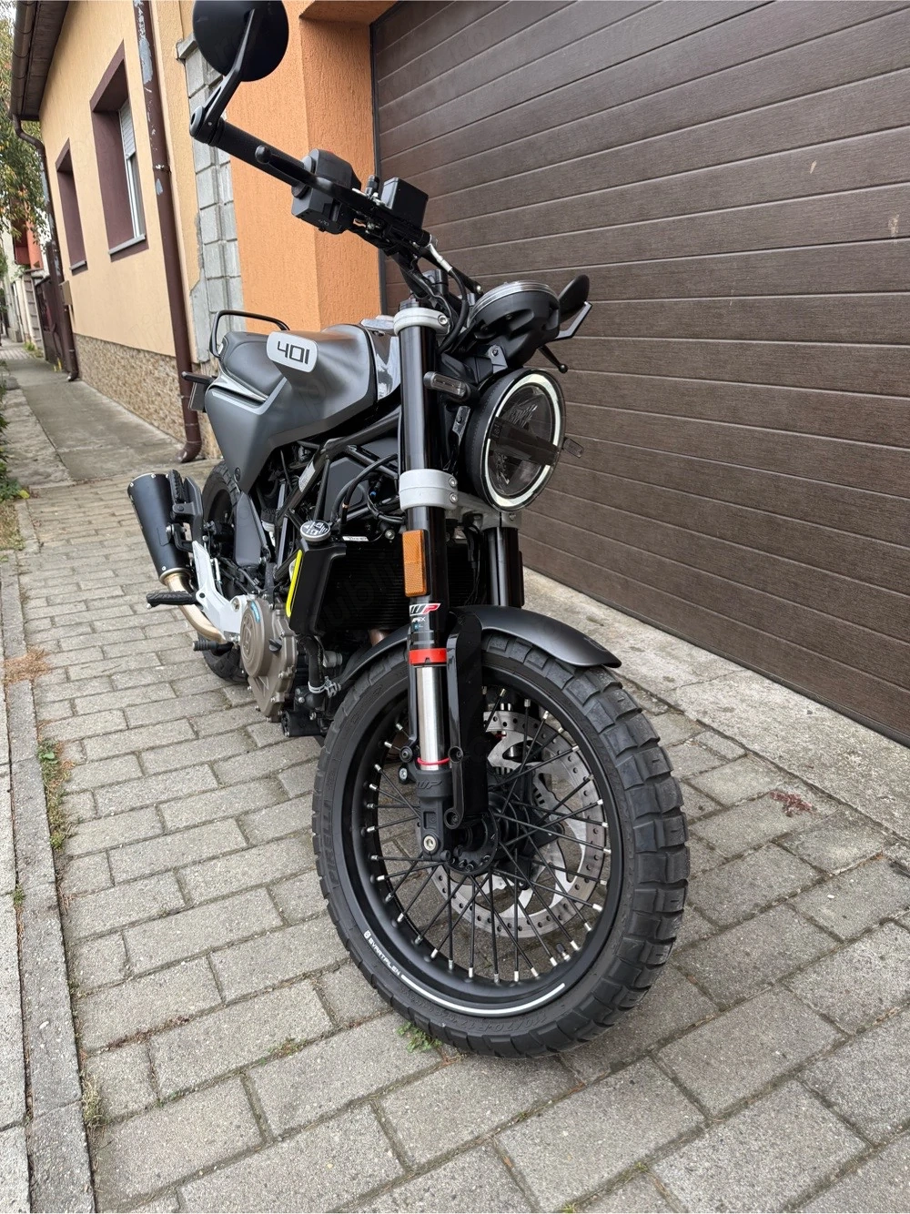 Husqvarna svartpilen 401 A2, akrapovic