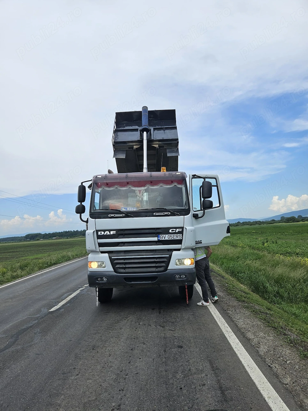 Vând autoutilitara DAF 8x4