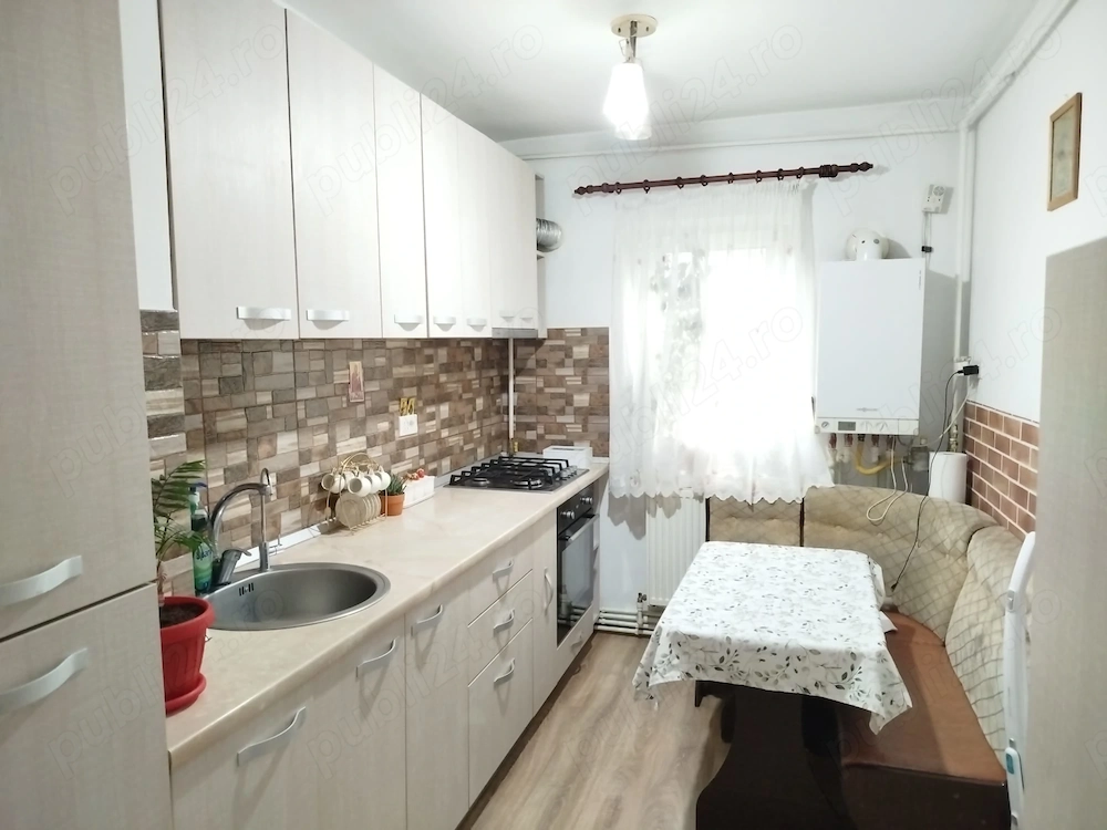 Apartament luminos și economic 56  m  ( Zona - Biserica Sf Epifanie, Spitalul CFR)