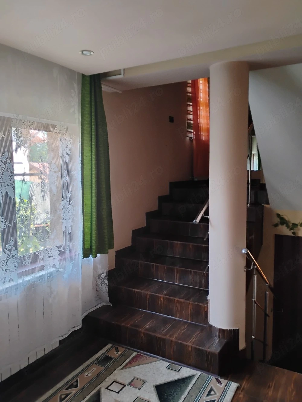 vind casă cu etaj zonă semicentrală 
