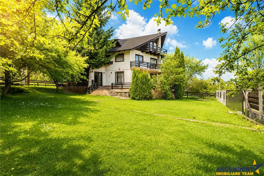 Vila 7 camere,250 mp,semineu,terase,800 mp teren,rezidential  turistic,Predelut,Brasov