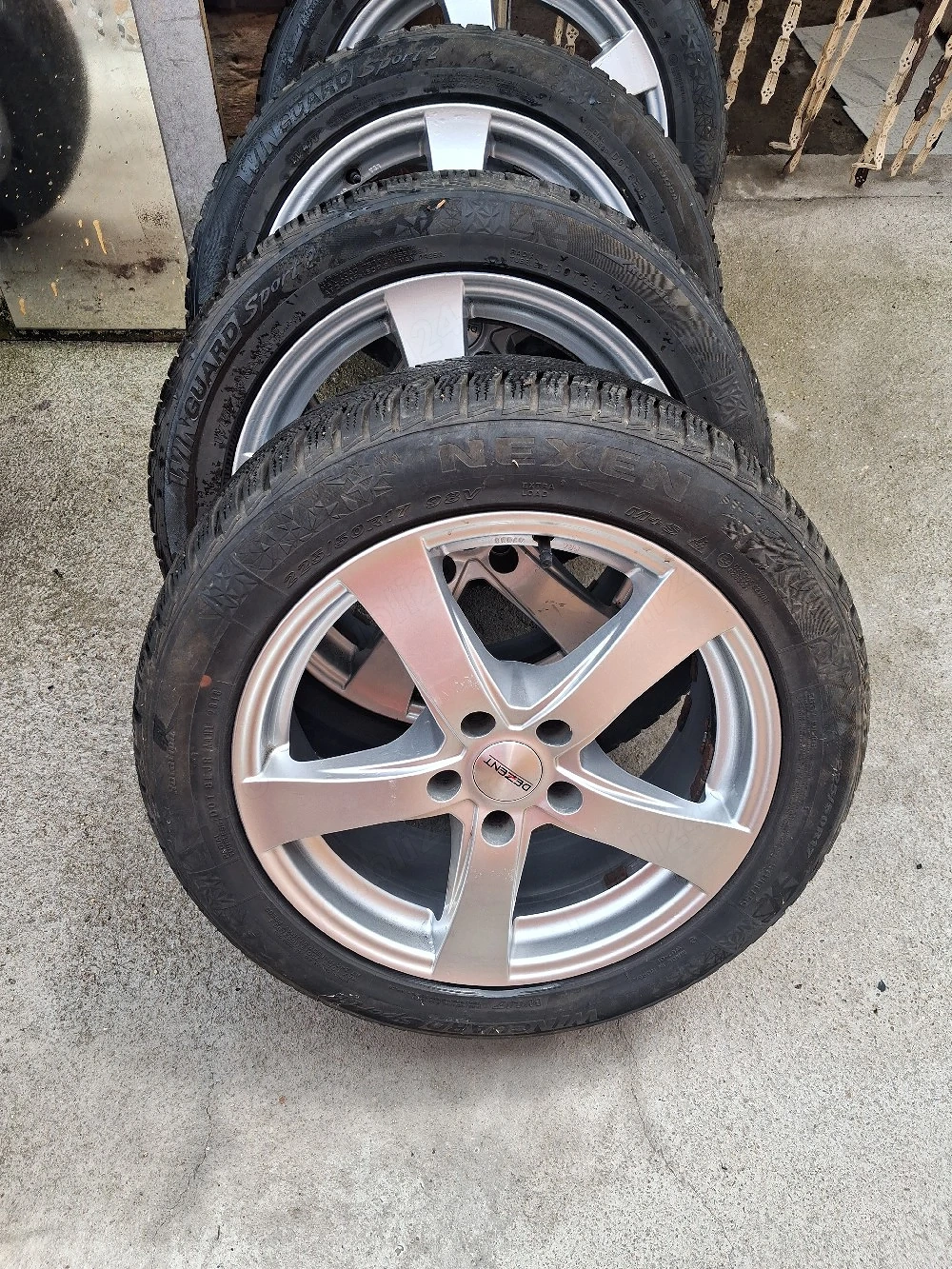 vind genti aluminiu cu cauciucurii pe ele
