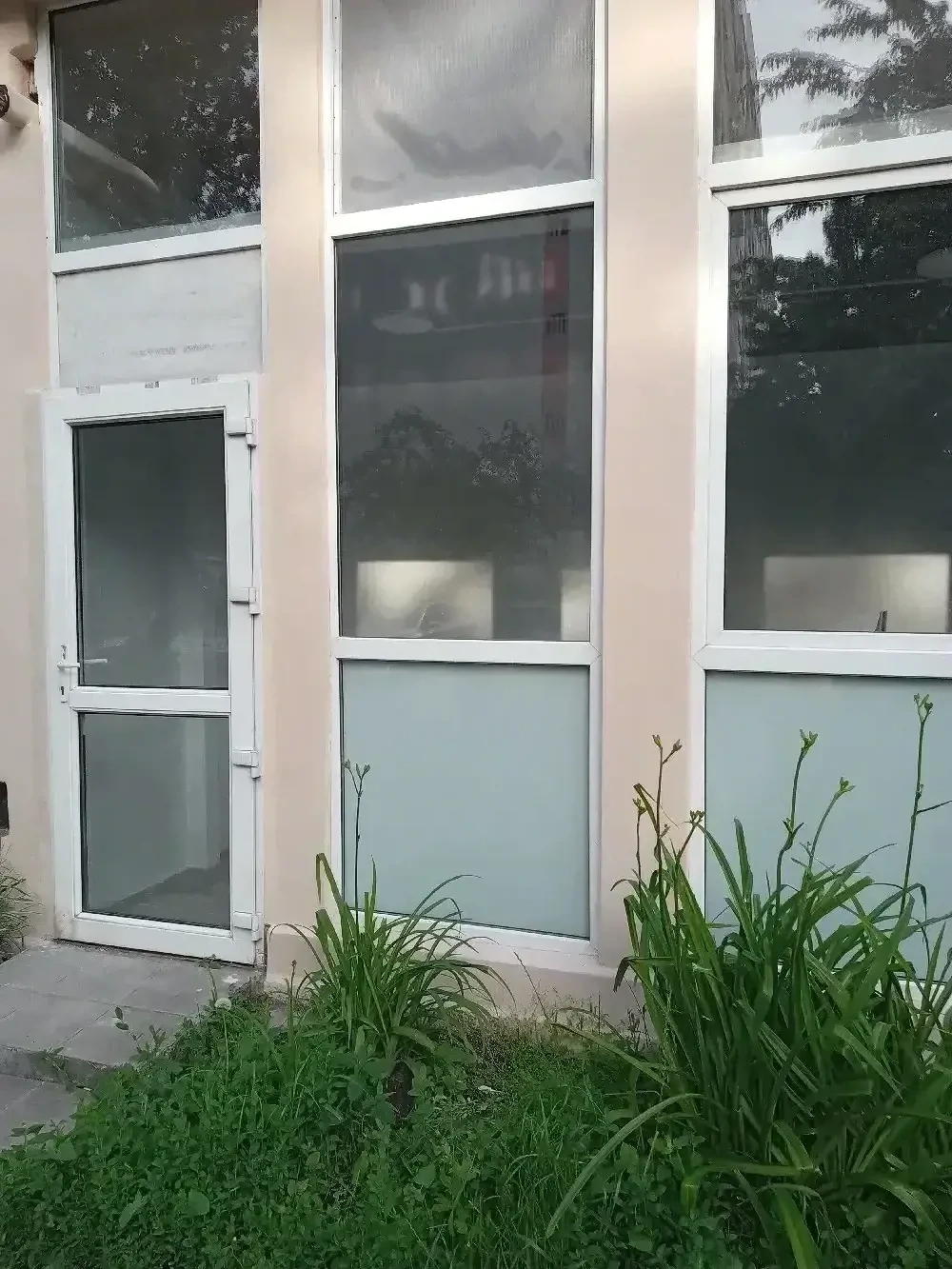 închiriez o croitorie 