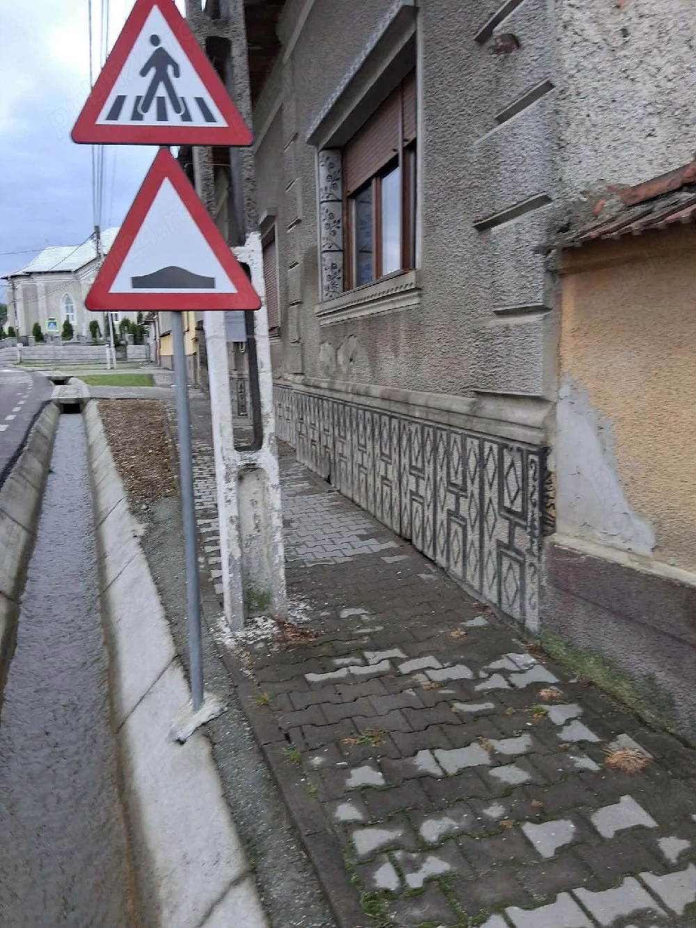 vând casă în comuna Lisa județul Brașov