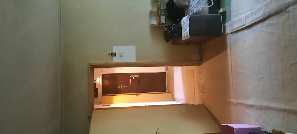 Apt 3 cam , 73 mp , Titan metrou si parc