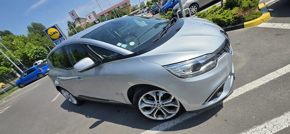 RENAULT Scenic