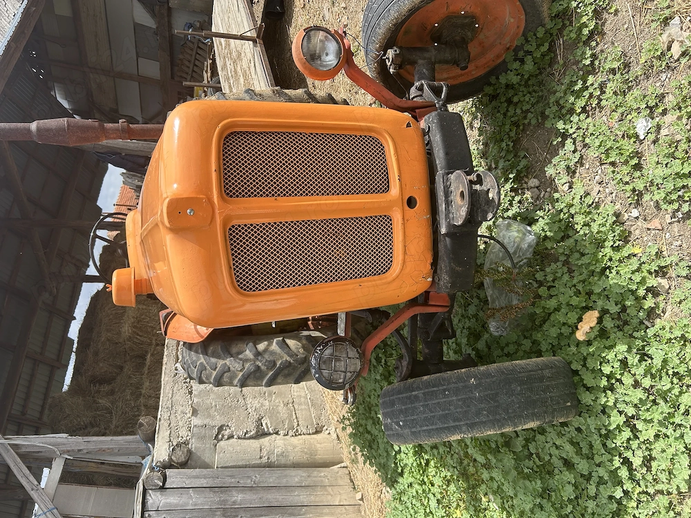 Vând tractor fiat