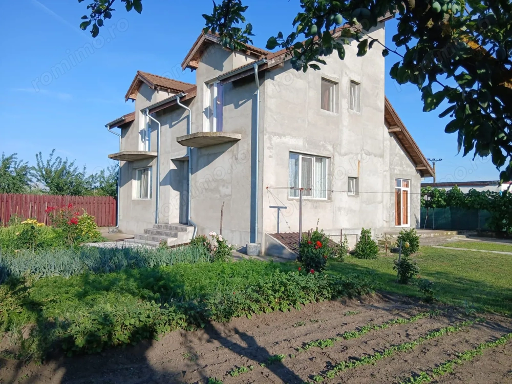 Casă cu 7 camere și teren generos în Șofronea