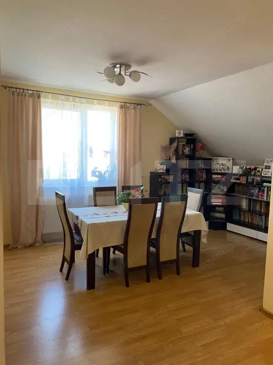 Apartament de vanzare, 4 camere, cu parcare inclusa, Zona de Jos