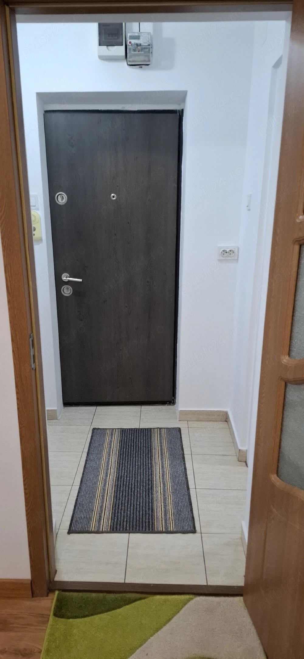 închiriez garsoniera 