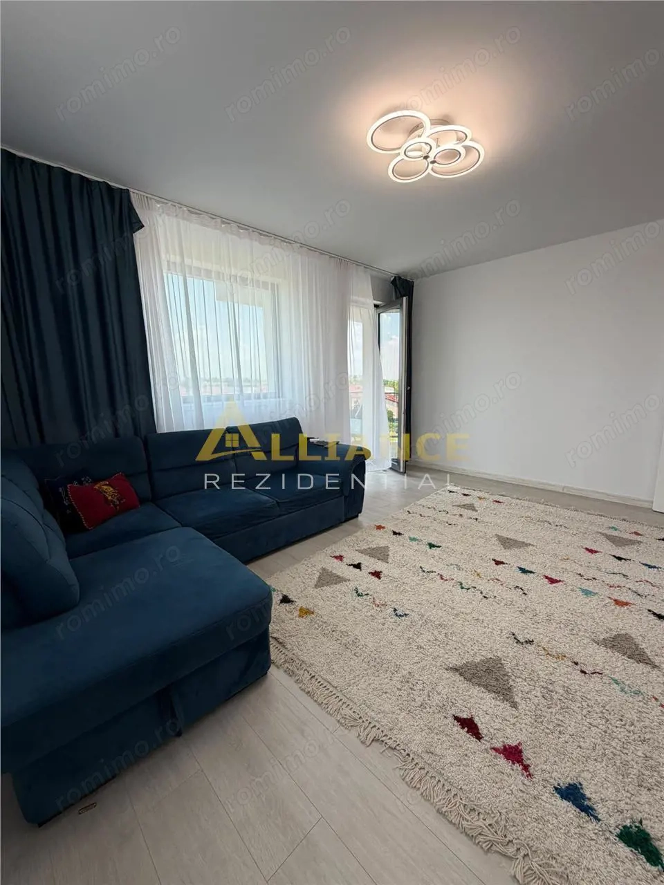 Apartament 2 camere decomandat in Hills Splai, situat pe Cheiul Dambovitei nr. 22.