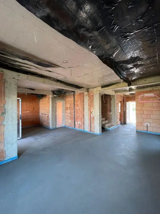 Duplex 4 dormitoare | despartit prin garaj | 129MP | Mosnita Noua