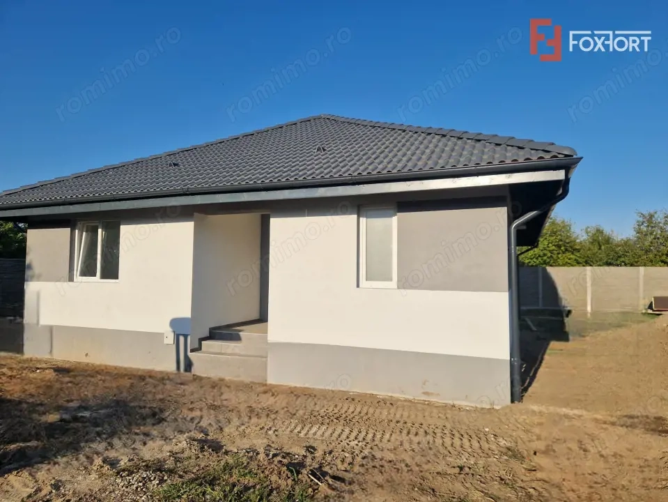 Casa individuala cu 3 camere si 656 mp teren, de vanzare in Sanmihaiu Roman