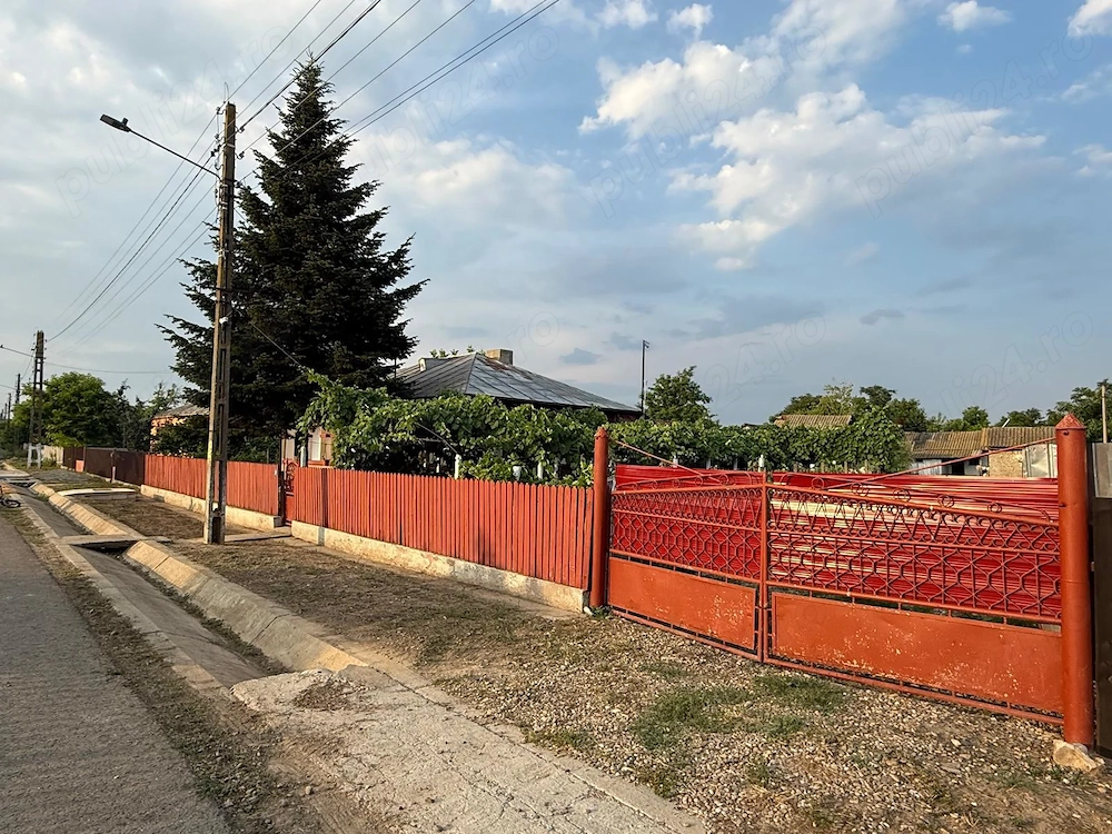 Vând casă la țară 