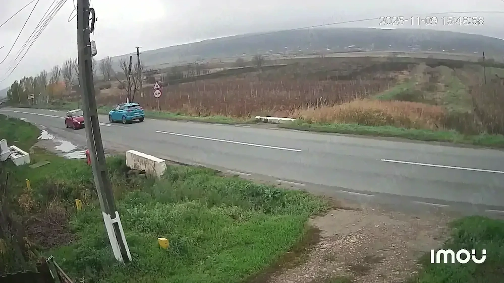 Vând teren intravilan și extravilan