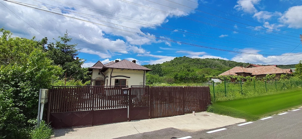 Casa cu teren generos la Stefanesti ( Arges ) la cel mai bun raport locatie pret