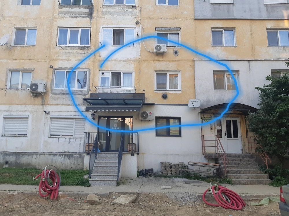 Proprietar vând .garsonieră  etaj 1 Resita