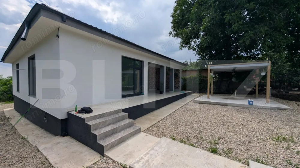 Casă pe structură metalică 3 camere  141 mp utili, teren 900mp, Razvad