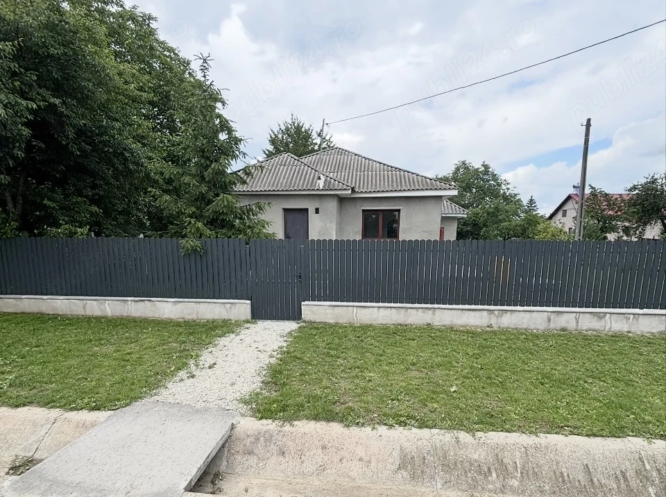 Casa in com.Racaciuni langa E85 Suprafata 1250m2