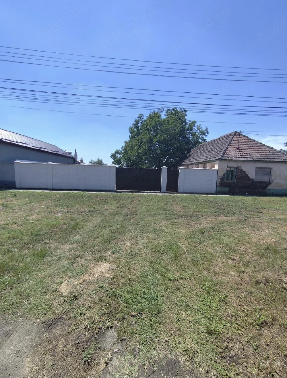 vand casa 1400 de metri patrati in Calugareni 12 km de Arad