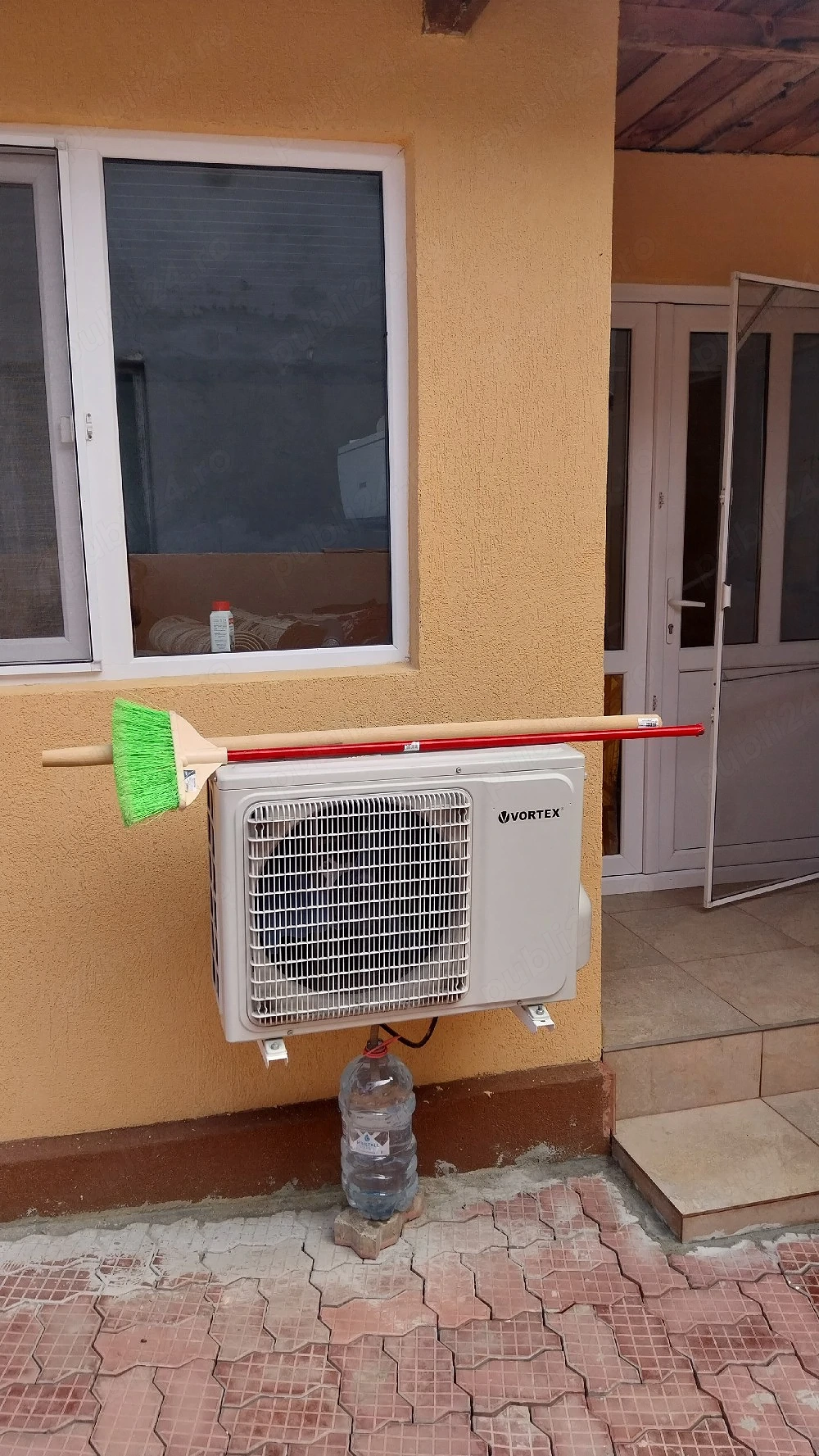 REDUCERE DE PRET!...vand casa in Navodari 