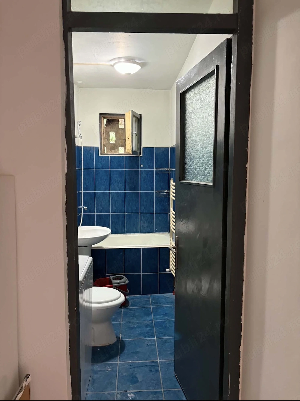 Vând apartament cu 3 camere în zona Dambu 