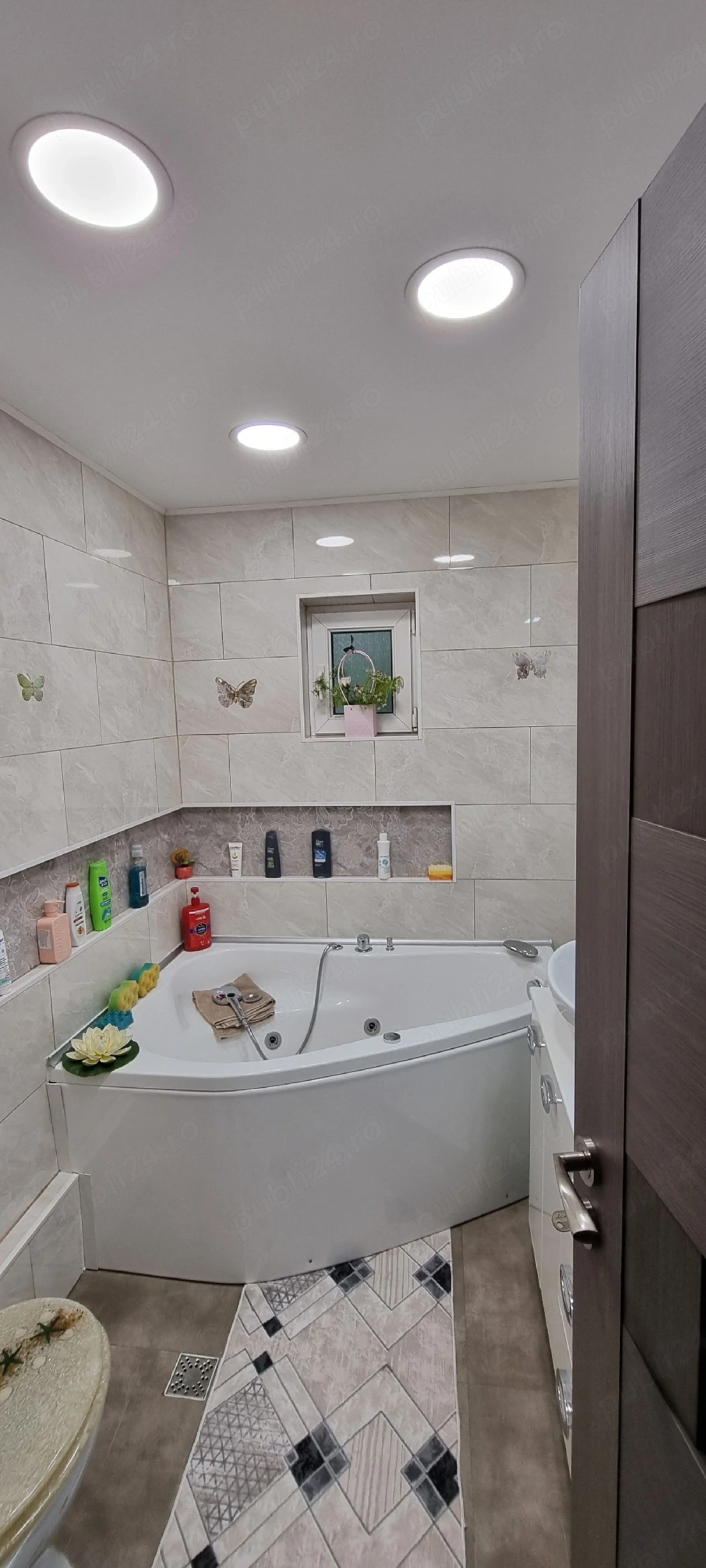 vand apartament  