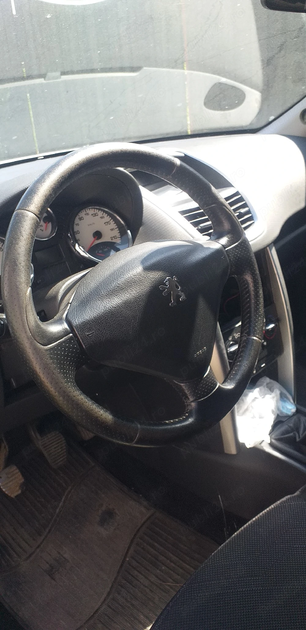 Dezmembrez Peugeot207 sw. 
