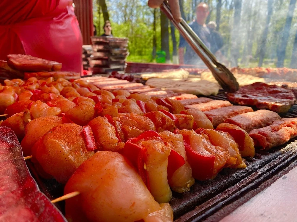 Căutăm fete pentru servirea clientilor!