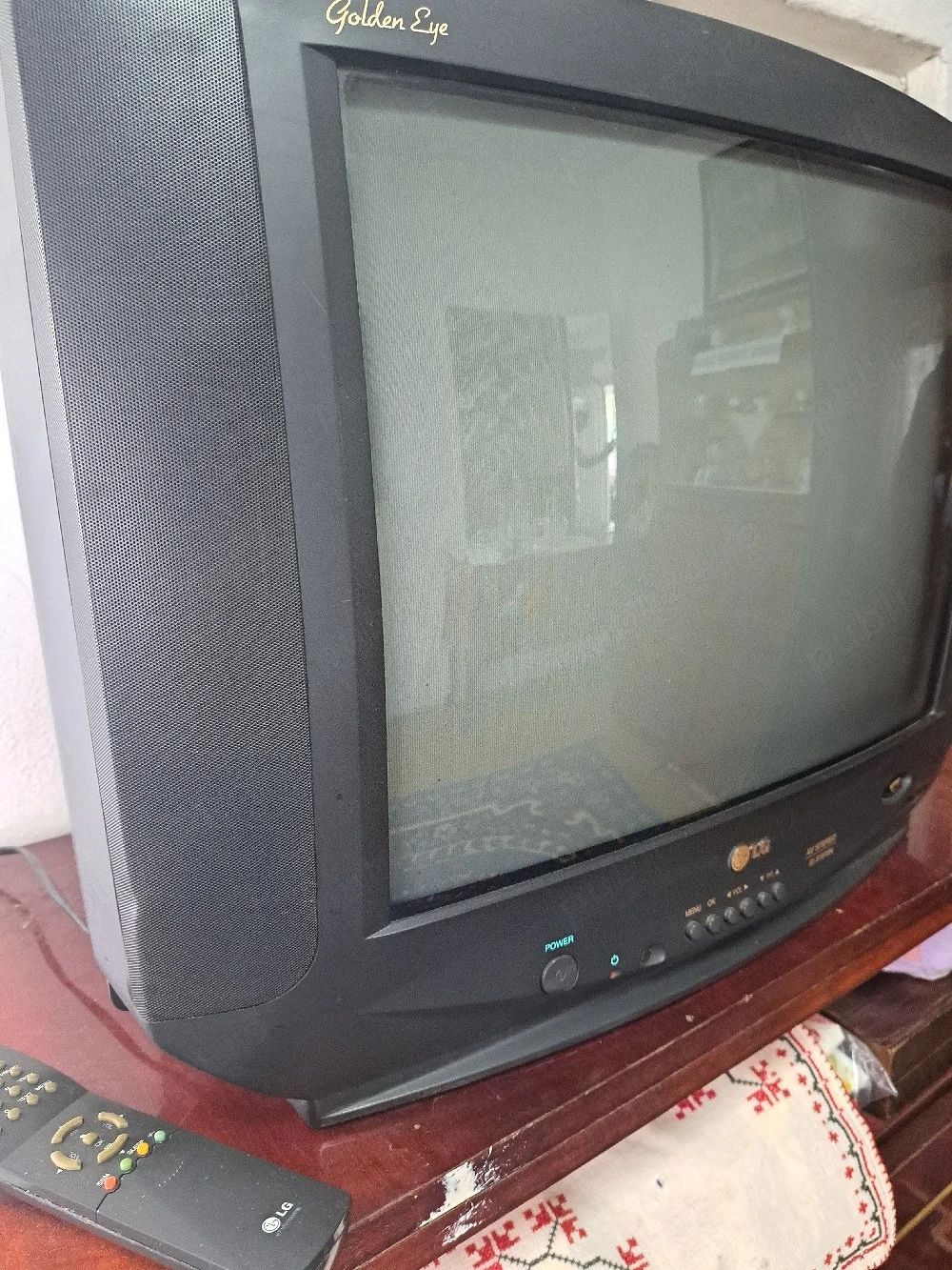 Vând TV marca LG