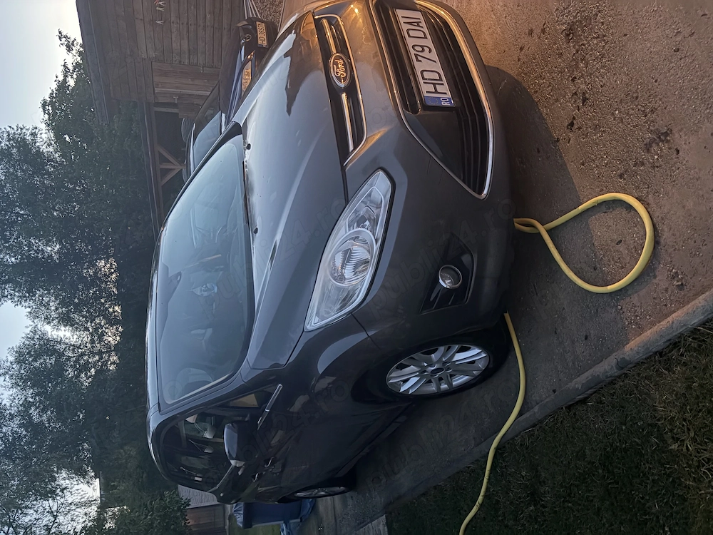 Ford grand C max 2015 negociabil!