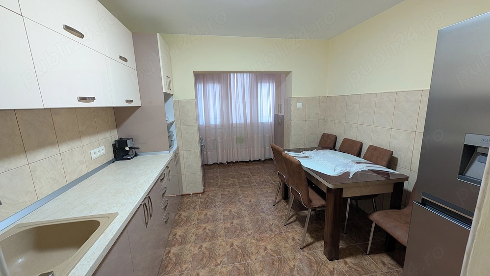 Vand apartament cu 3 camere decomandate aproape de piata mica